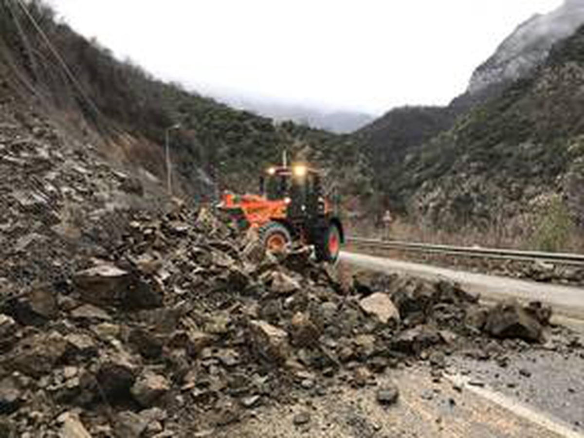 Karabük\'te heyelan nedeniyle kapanan kara yolu açıldı