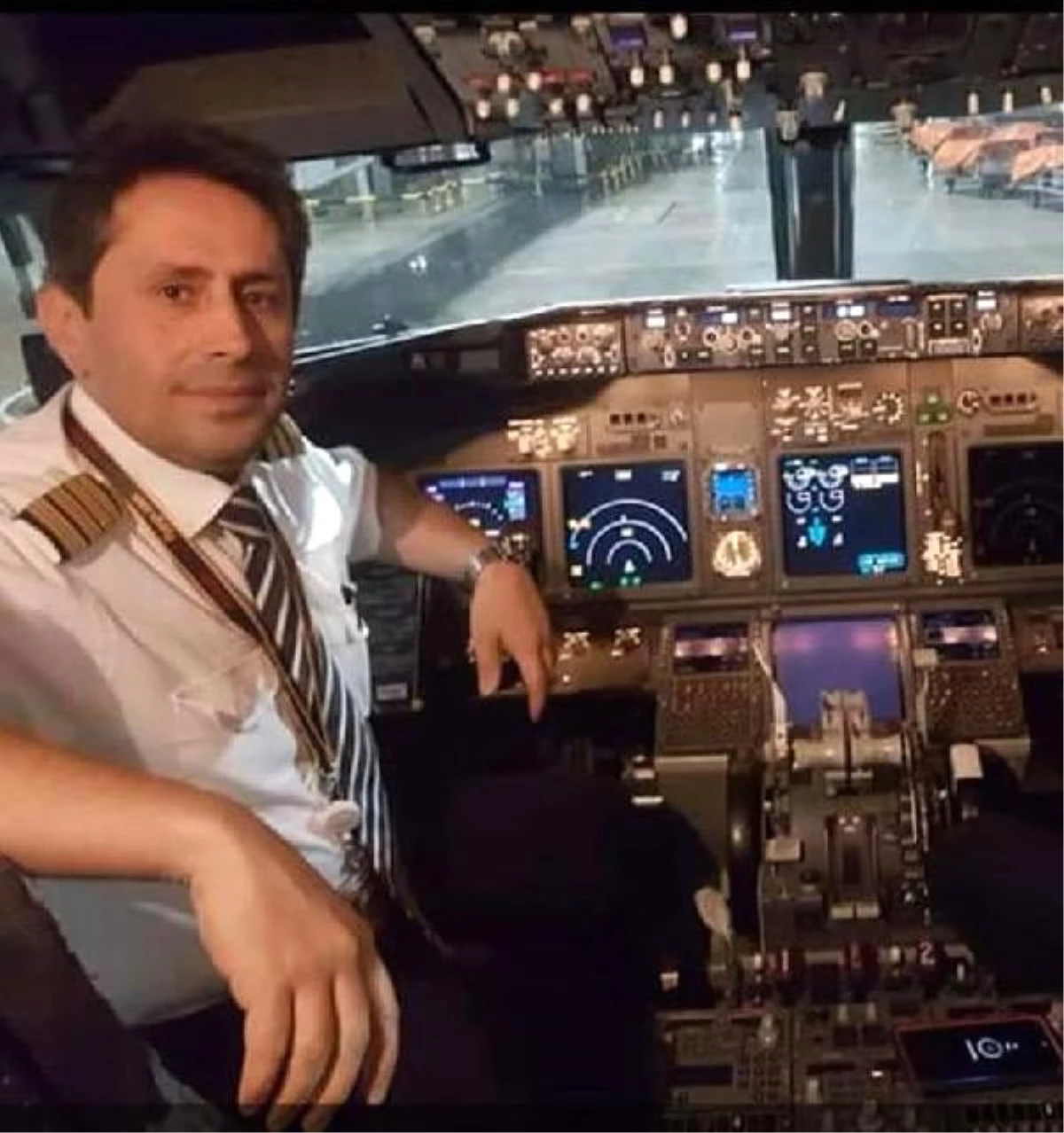 Kaza yapan Pegasus uçağı pilotlarının fotoğrafları