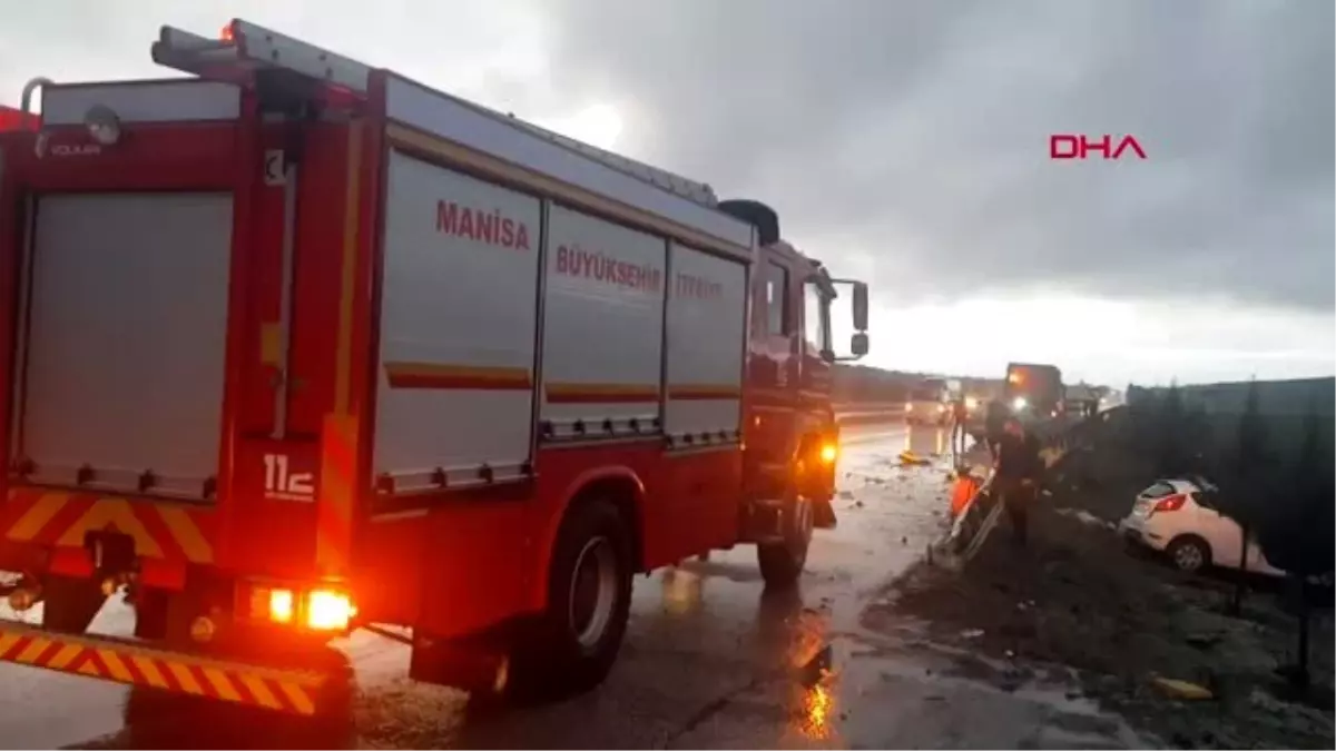 Manisa 4 otomobilin karıştığı zincirleme kazada 2 kişi yaralandı