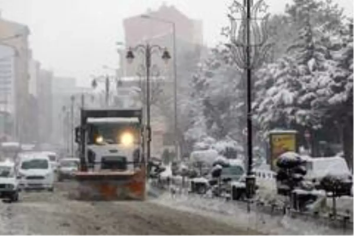 Nevşehir Belediyesi, meteorolojinin kar uyarısı ile tüm tedbirleri aldı