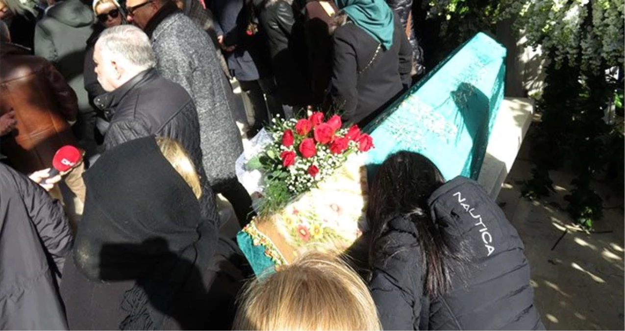 Pegasus\'un sahibi Ali Sabancı, uçak kazasında hayatını kaybeden Alev Gençoğlu\'nun cenazesinde katıldı