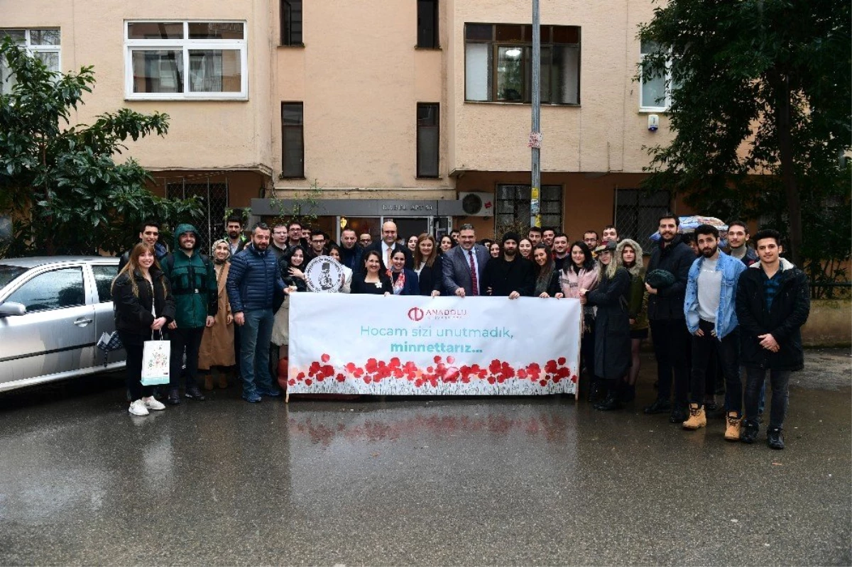 Rektör Çomaklı ve öğrencileri Anadolu Üniversitesi Kurucusu Prof. Dr. Orhan Oğuz\'u ziyaret etti