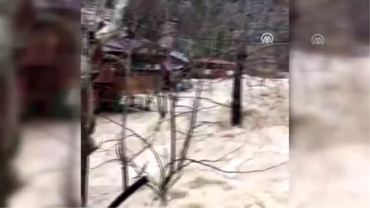 Sağanak sele neden oldu (1)