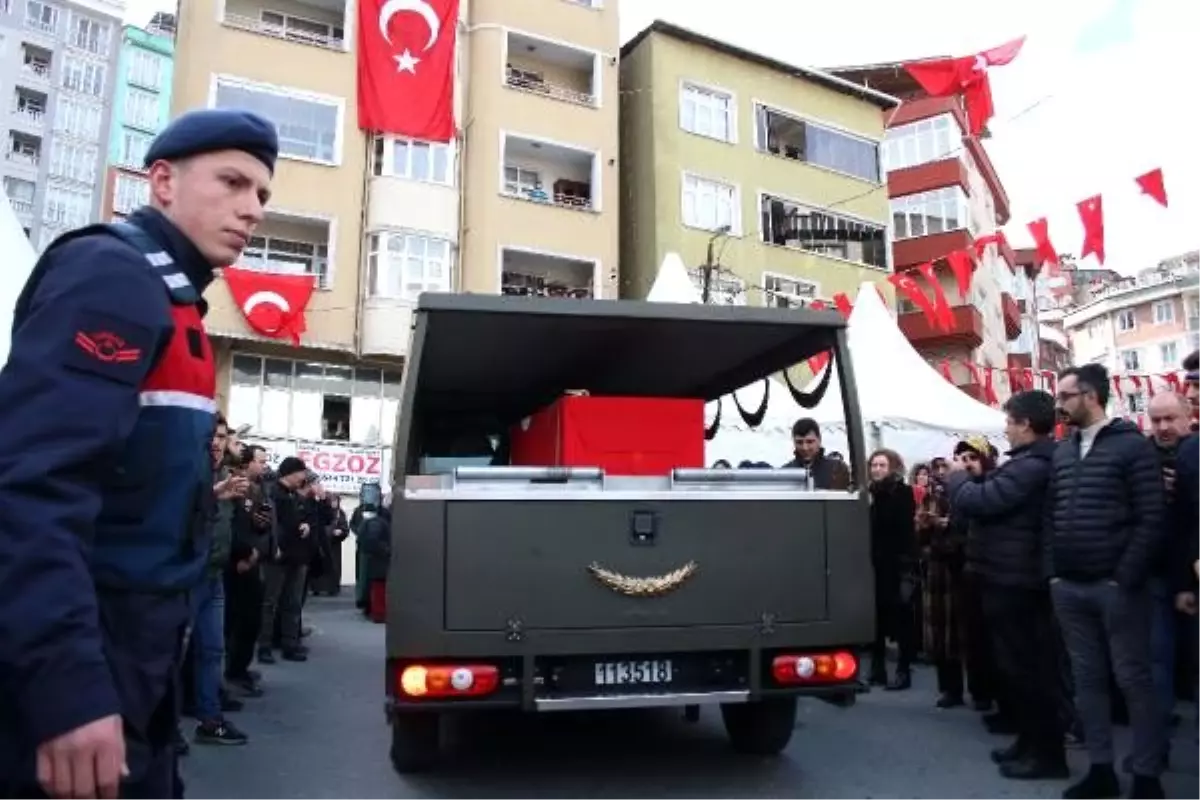 Şehit uzman onbaşı helallik alınması için baba ocağına getirildi