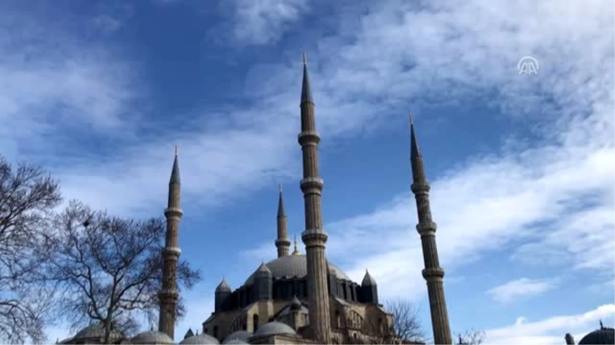 Selimiye Camisi\'nde şehitler, deprem, çığ düşmesi ve uçak kazasında ölenler için dua edildi