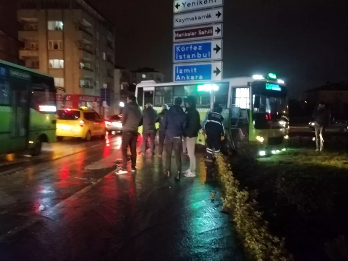 Tır ile çarpışan halk otobüsünde 2 yolcu yaralandı