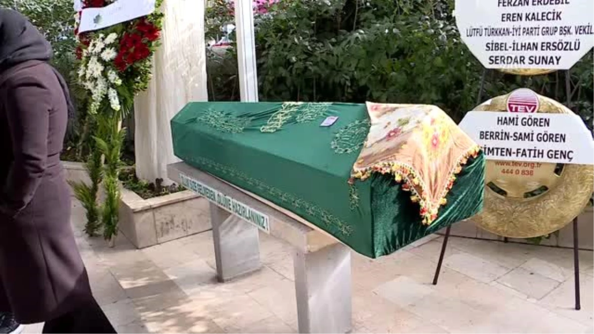 Uçak kazasında hayatını kaybeden Alev Gençoğlu\'nun cenazesi toprağa verildi