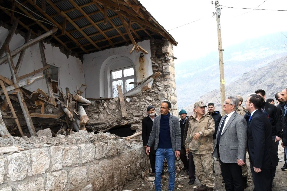 Vali Aykut Pekmez Gerger\'de depremzedelerle bir araya geldi