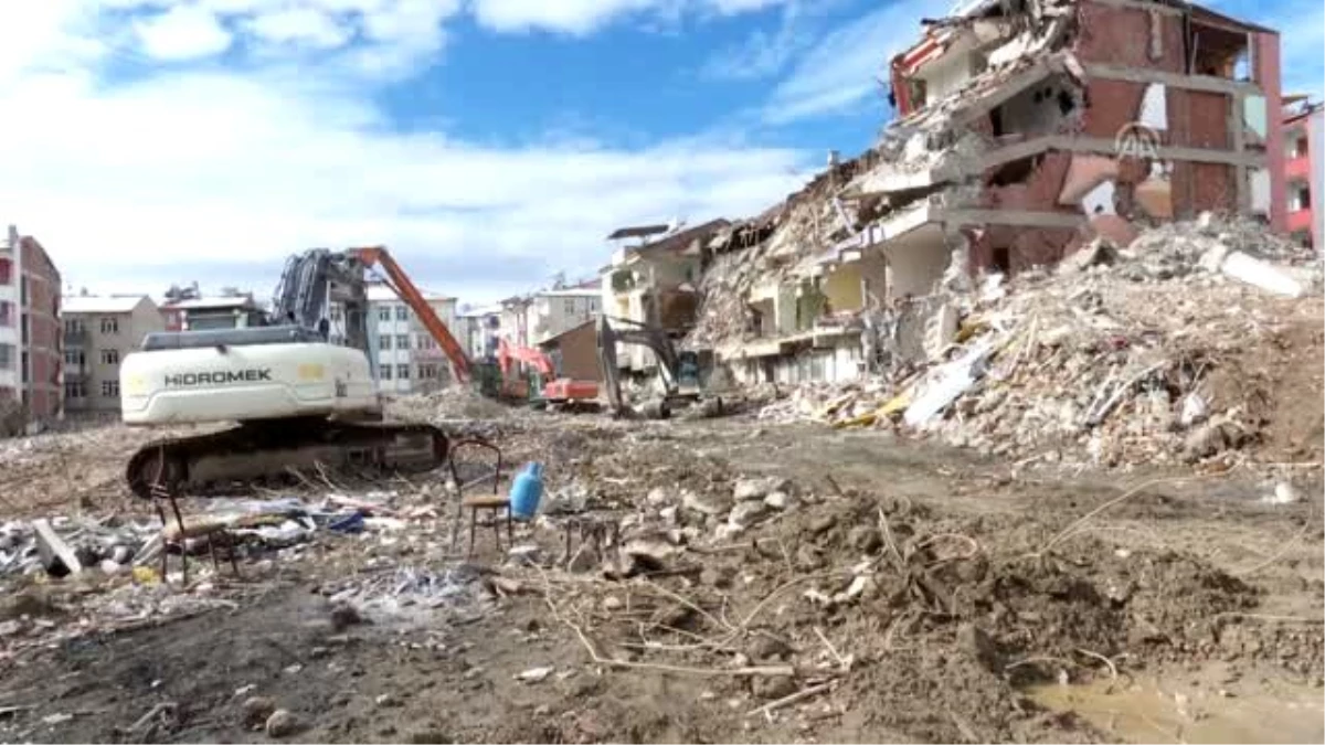 Bakan Kurum, deprem bölgesinde inceleme yaptı