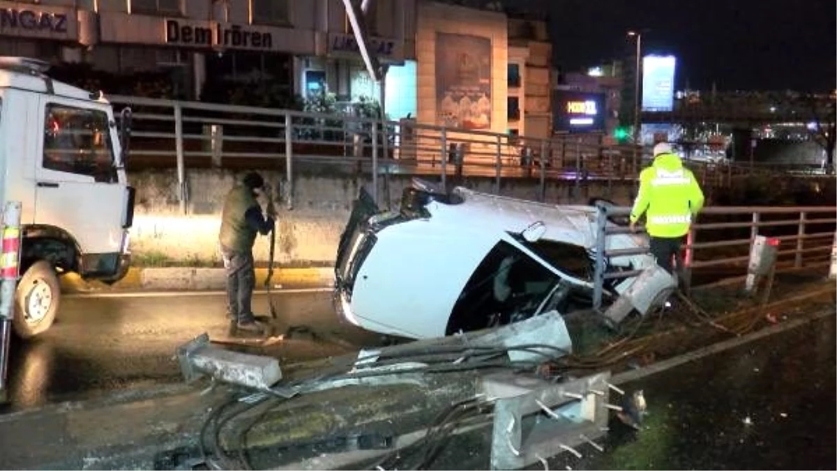 Beyoğlu\'nda otomobil takla attı: 3 yaralı
