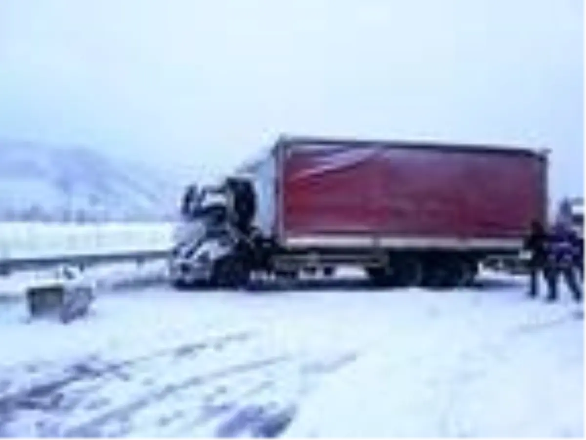 Bolu Dağı\'nın İstanbul yönü TIR geçişlerine kapatıldı (5)