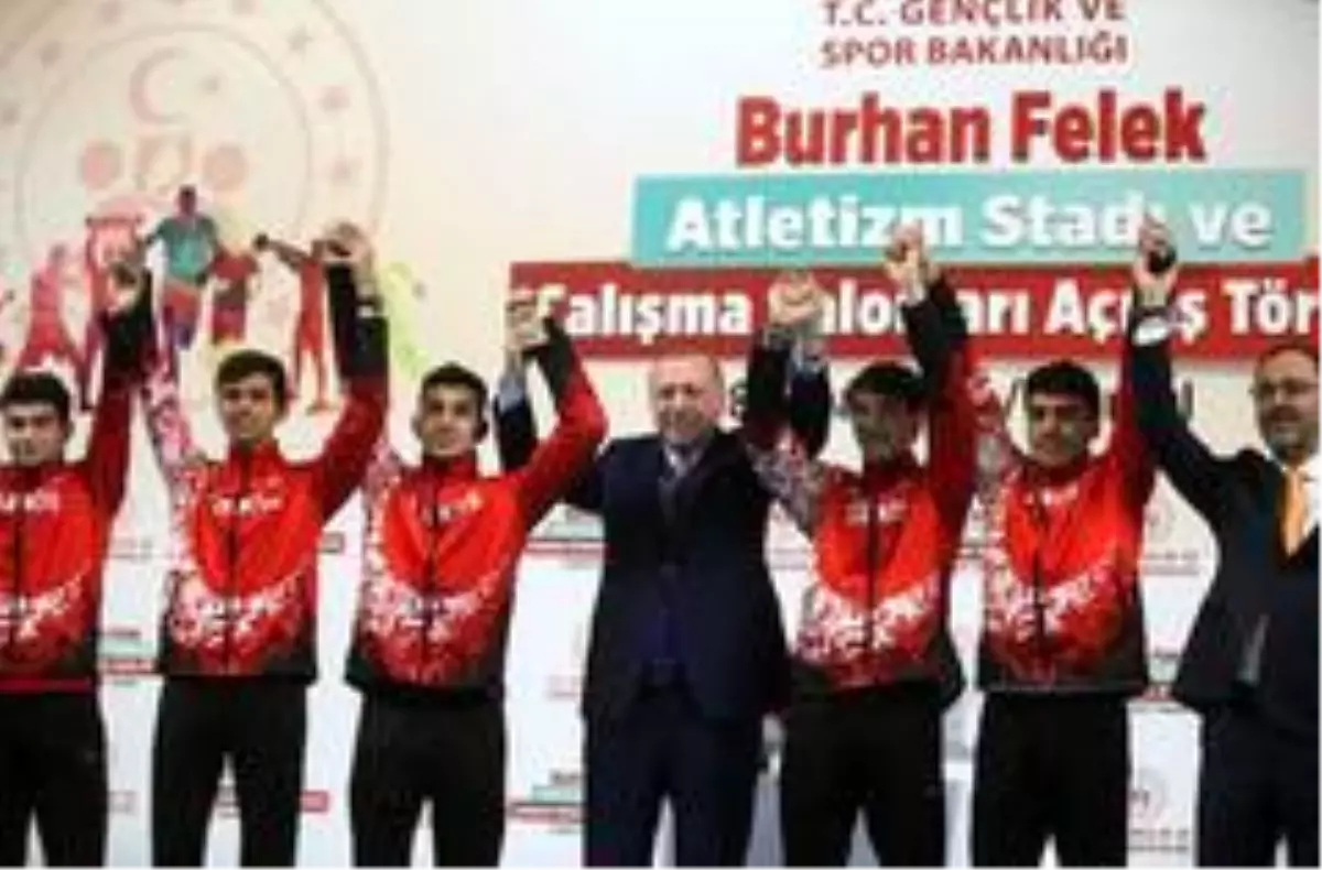 Cumhurbaşkanı Erdoğan, Burhan Felek Atletizm Pisti\'ni açtı