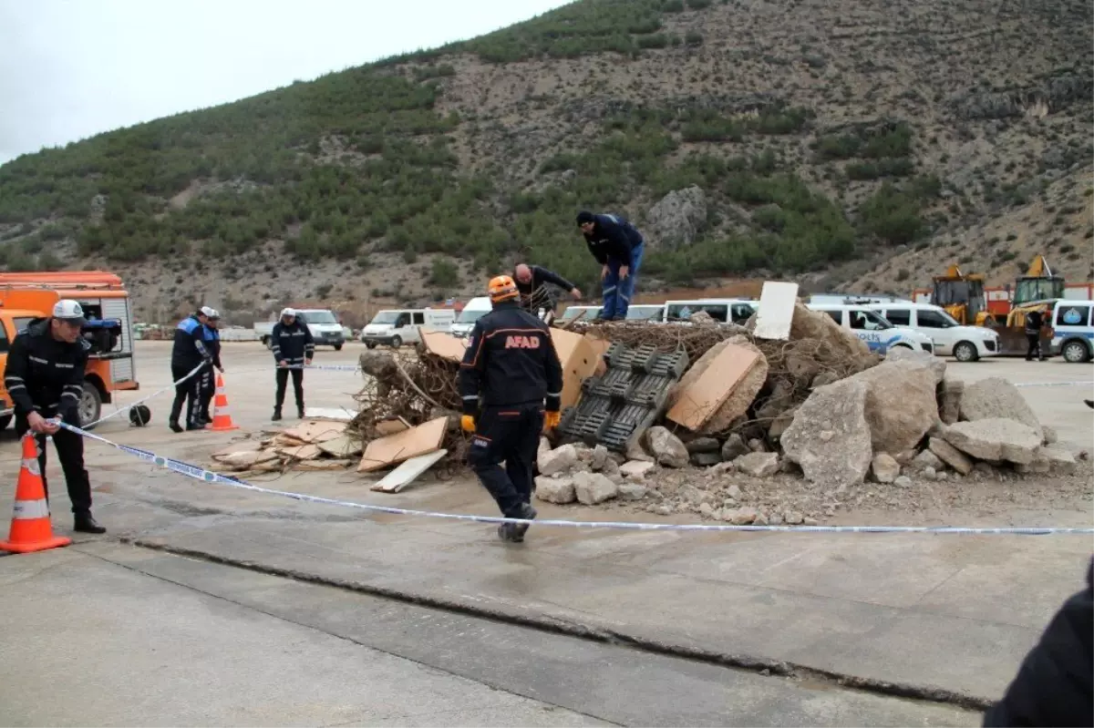 Deprem tatbikatı gerçeği aratmadı