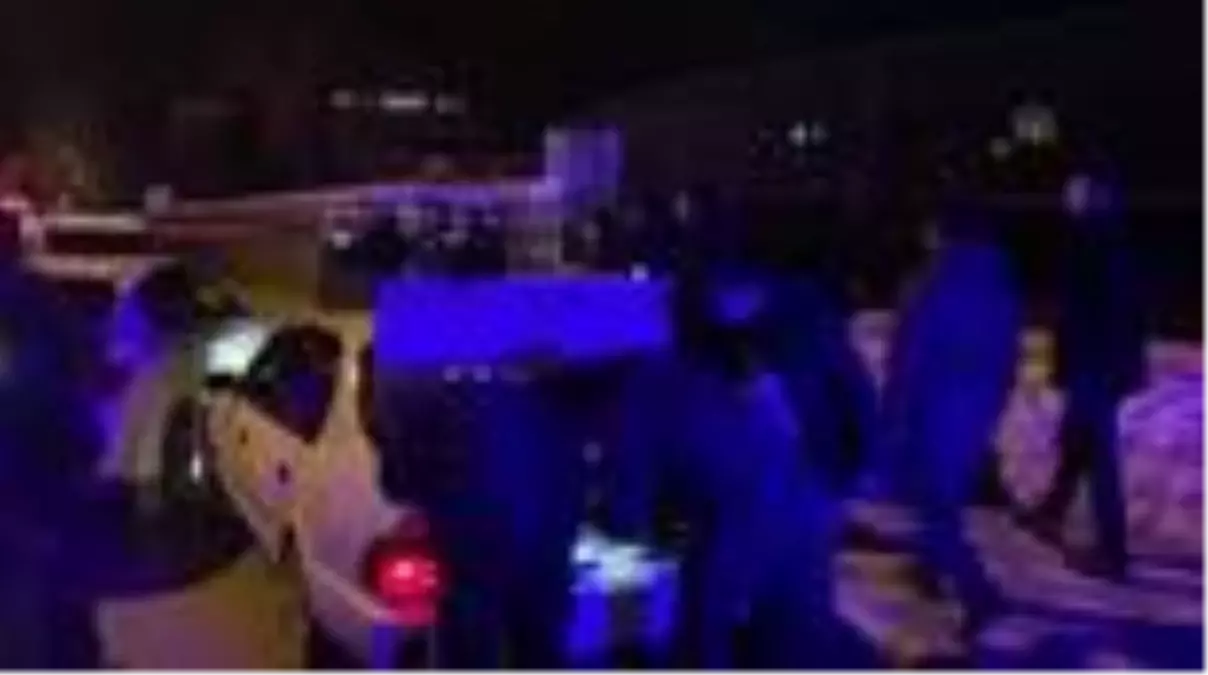 "Dur" ihtarına uymayan alkollü sürücü polis aracına çarptı
