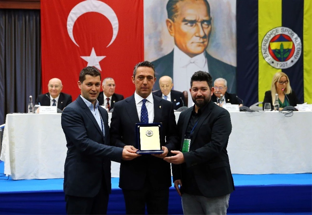 Fenerbahçe\'de 40 ve 50 yıllık üyeler beratlarını aldı