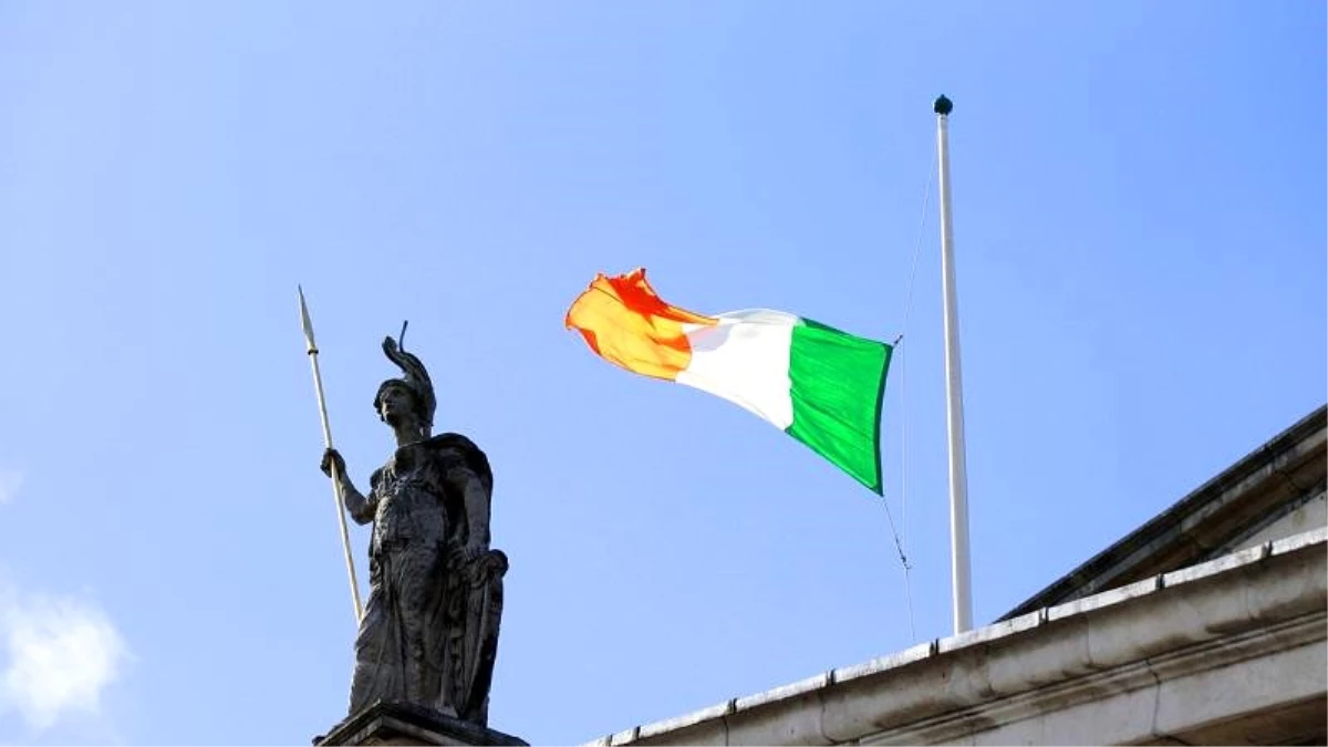 İrlanda\'da halk erken genel seçim için sandık başında: Favori parti milliyetçi Sinn Fein