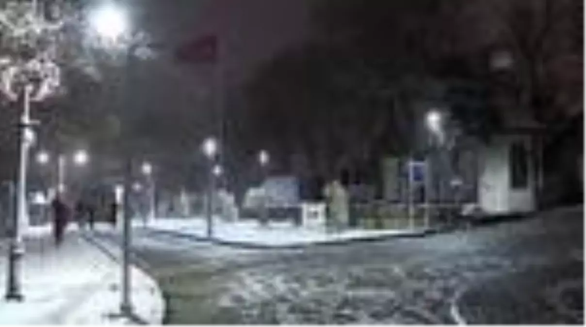 İstanbul\'da kar etkisini artırdı - Çamlıca Tepesinde kar yağışı