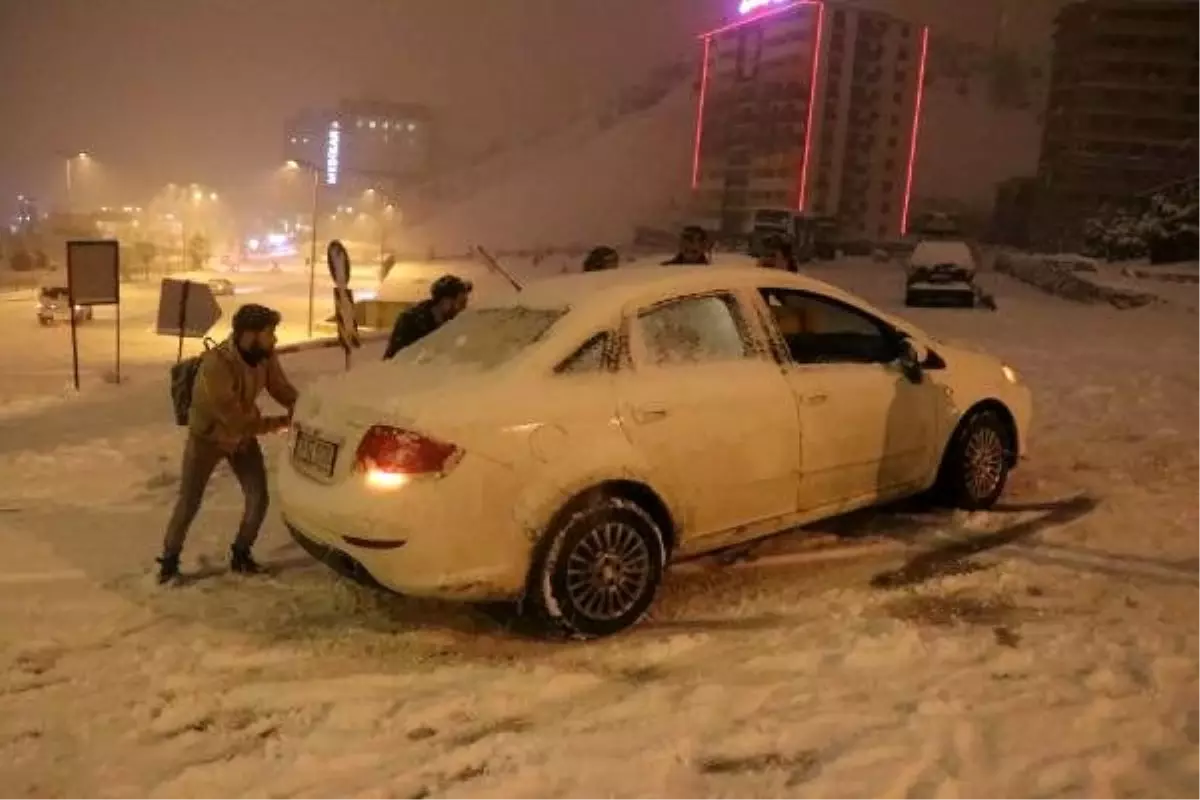 Karabük\'te kar yağışı ulaşımı etkiledi