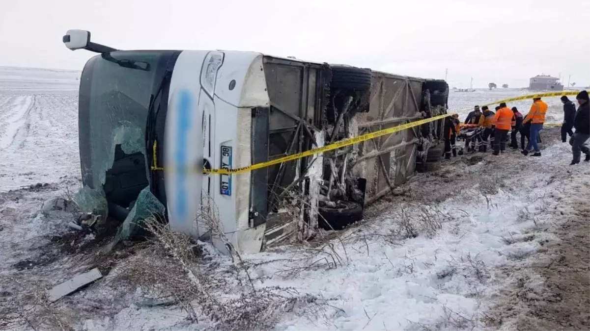 Kayseri\'de otobüs şarampole devrildi: 43 yaralı