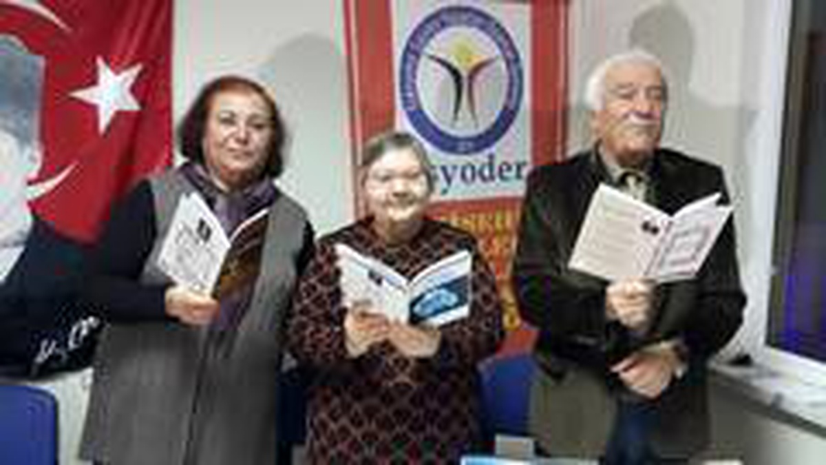 Şairler ve ozanlar, \'sevgi ve saygı\' konulu şiirlerini okuyup türkülerini söylediler