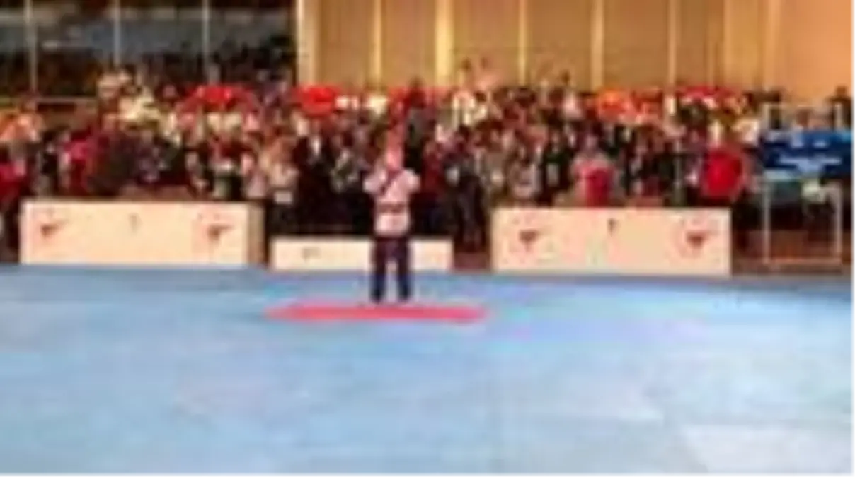 Spor lösemi hastası minik tekvandocunun gösterisi duygusal anlar yaşattı