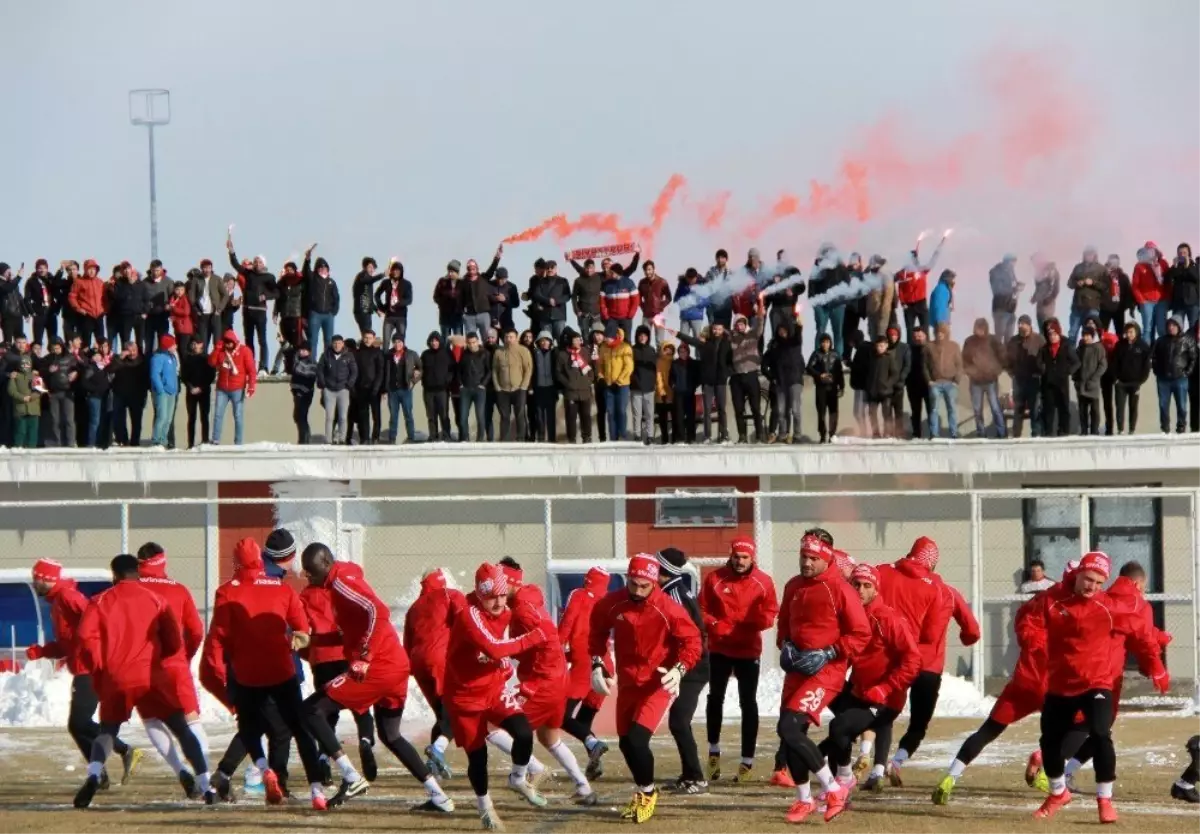 Taraftarlar Sivasspor idmanına akın etti!