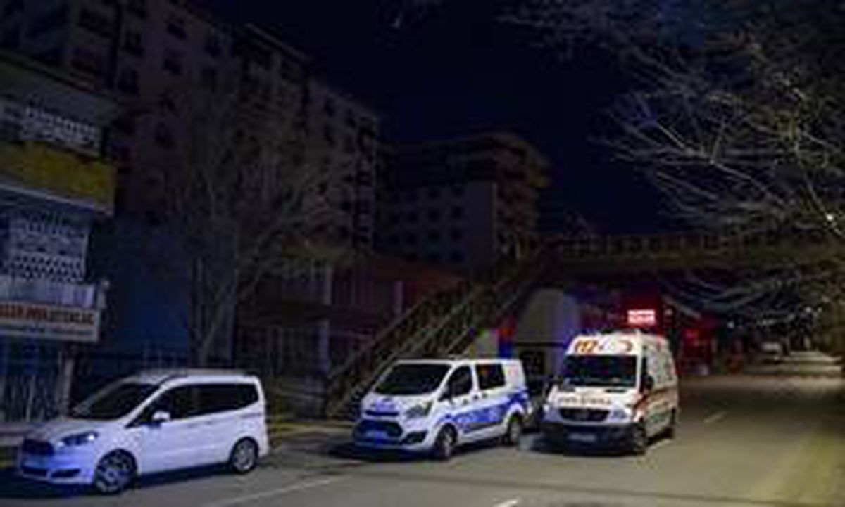 Tartışan ebeveynlerini ayırmak isterken babasını silahla vurarak öldürdü