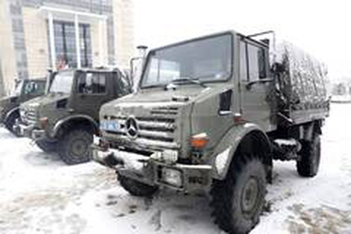 Unimog askeri araçlar Elazığ\'da depremzedeler için görevde