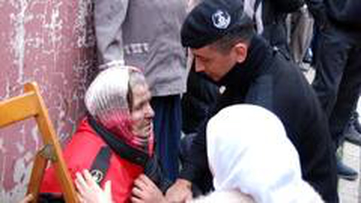 Yangından etkilenen yaşlı kadına Maltepe Belediyesi el uzattı