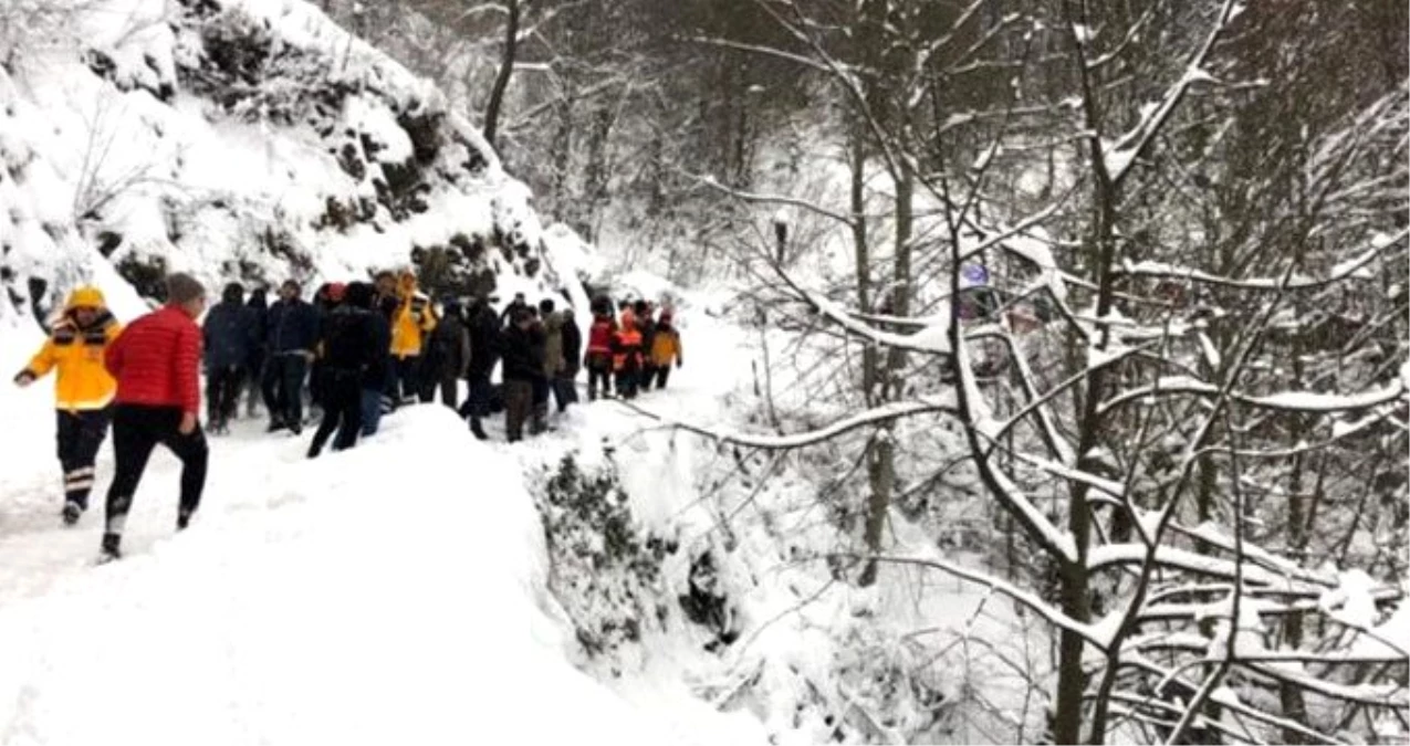 Yol açma çalışması yapan kepçe uçuruma yuvarlandı! 1 ölü, 2 yaralı