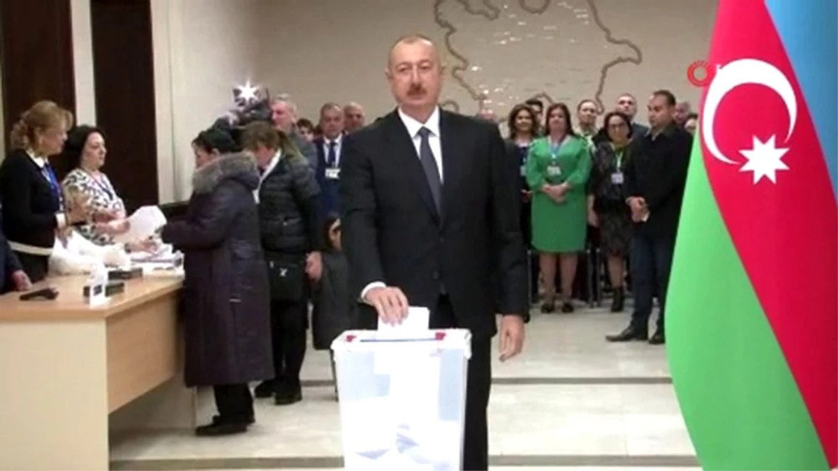 Azerbaycan Cumhurbaşkanı İlham Aliyev ve eşi oy kullandı