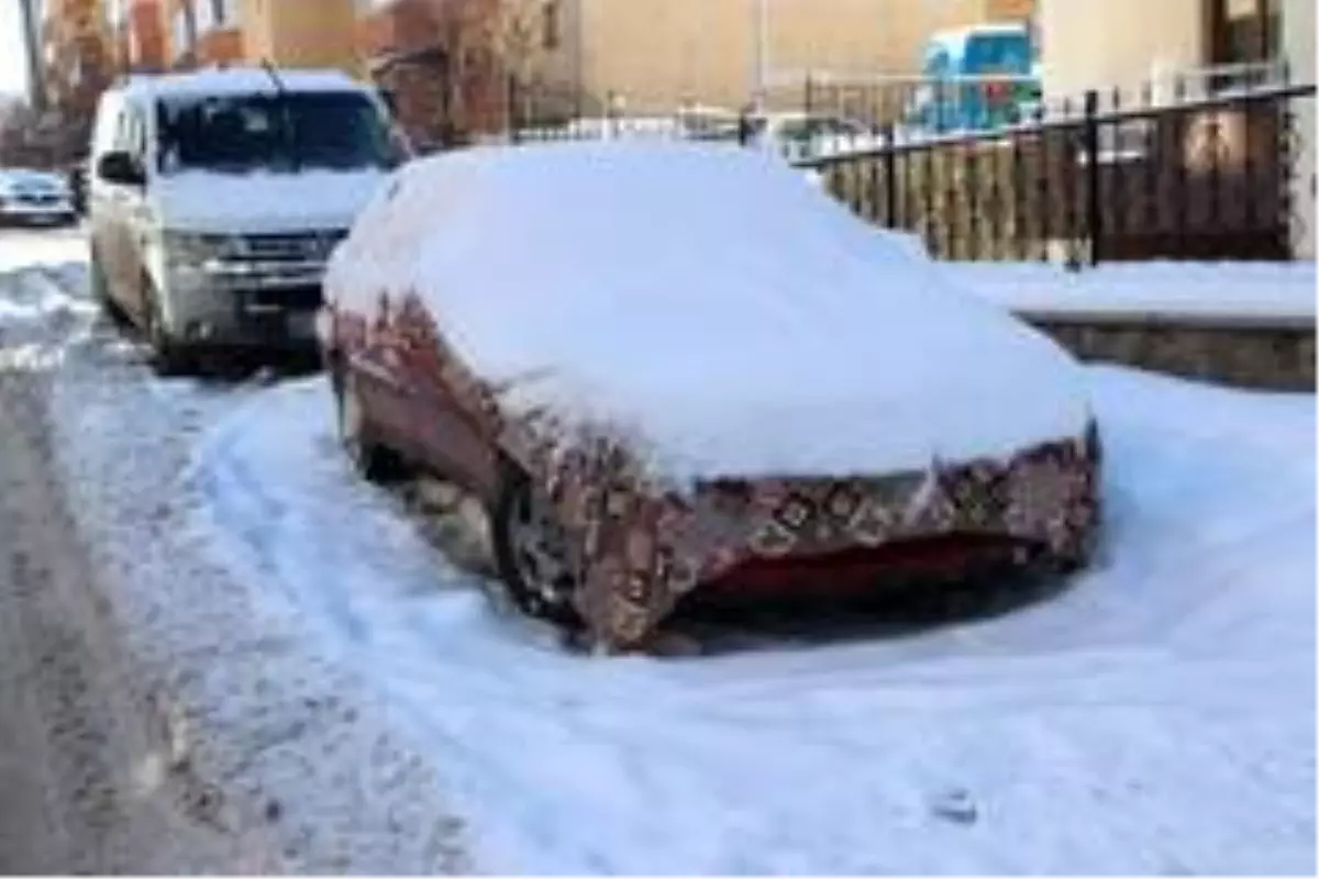 Erzurum buz tuttu, araçların yakıt depoları dondu