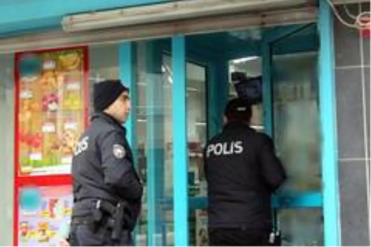 Gaziosmanpaşa\'da silahlı soygun: 17 bin lirayı alıp kaçtı