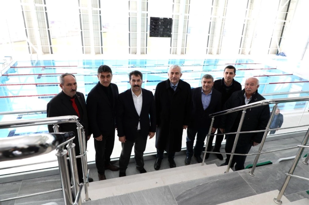Genel Sekreter Gündoğdu\'dan Dilovası Yarı Olimpik Yüzme Havuzu\'na inceleme