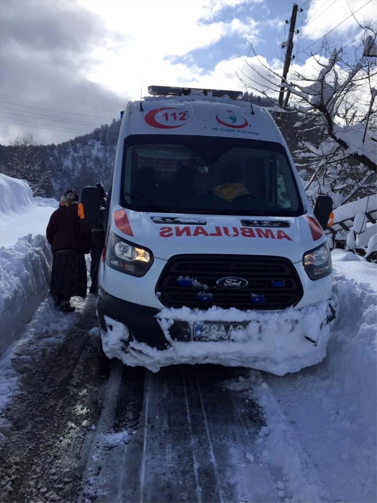 Giresun\'da kar nedeniyle mahsur kalan hastalar kurtarıldı