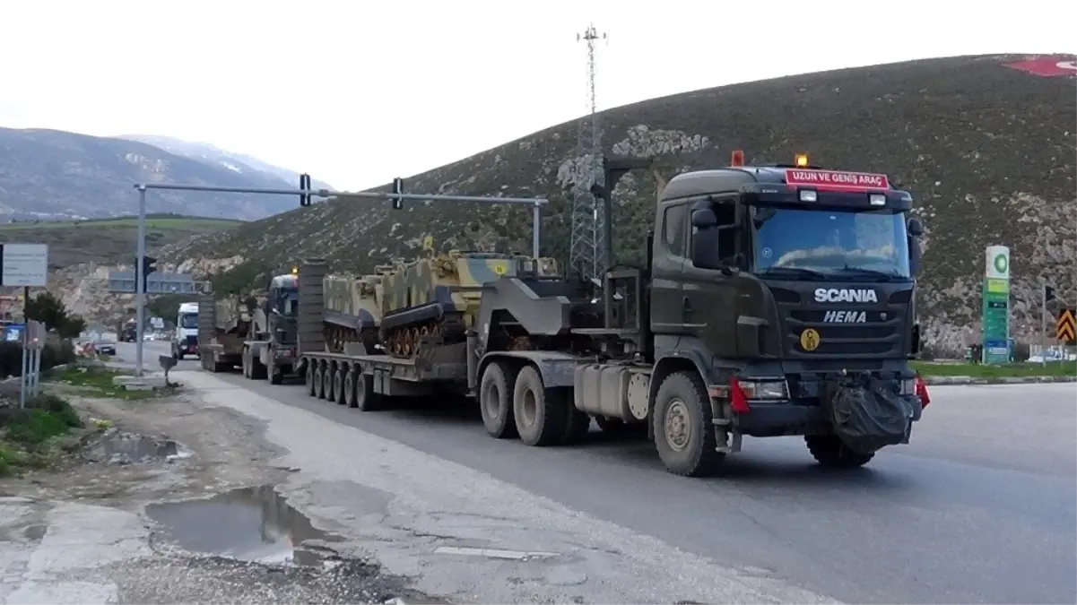 Hatay sınırına yoğun askeri araç sevkiyatı