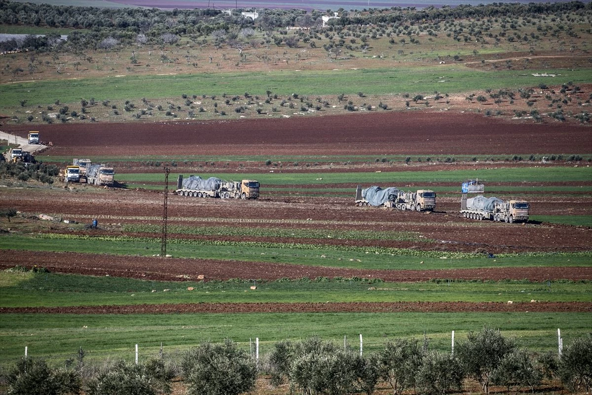 İdlib\'deki gözlem noktalarına komando ve zırhlı araç sevkiyatı