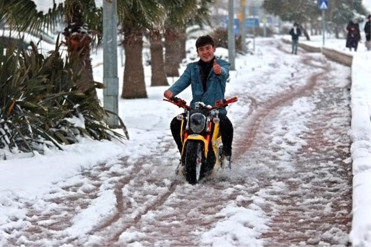 Karadeniz\'de kar esareti; okullar tatil