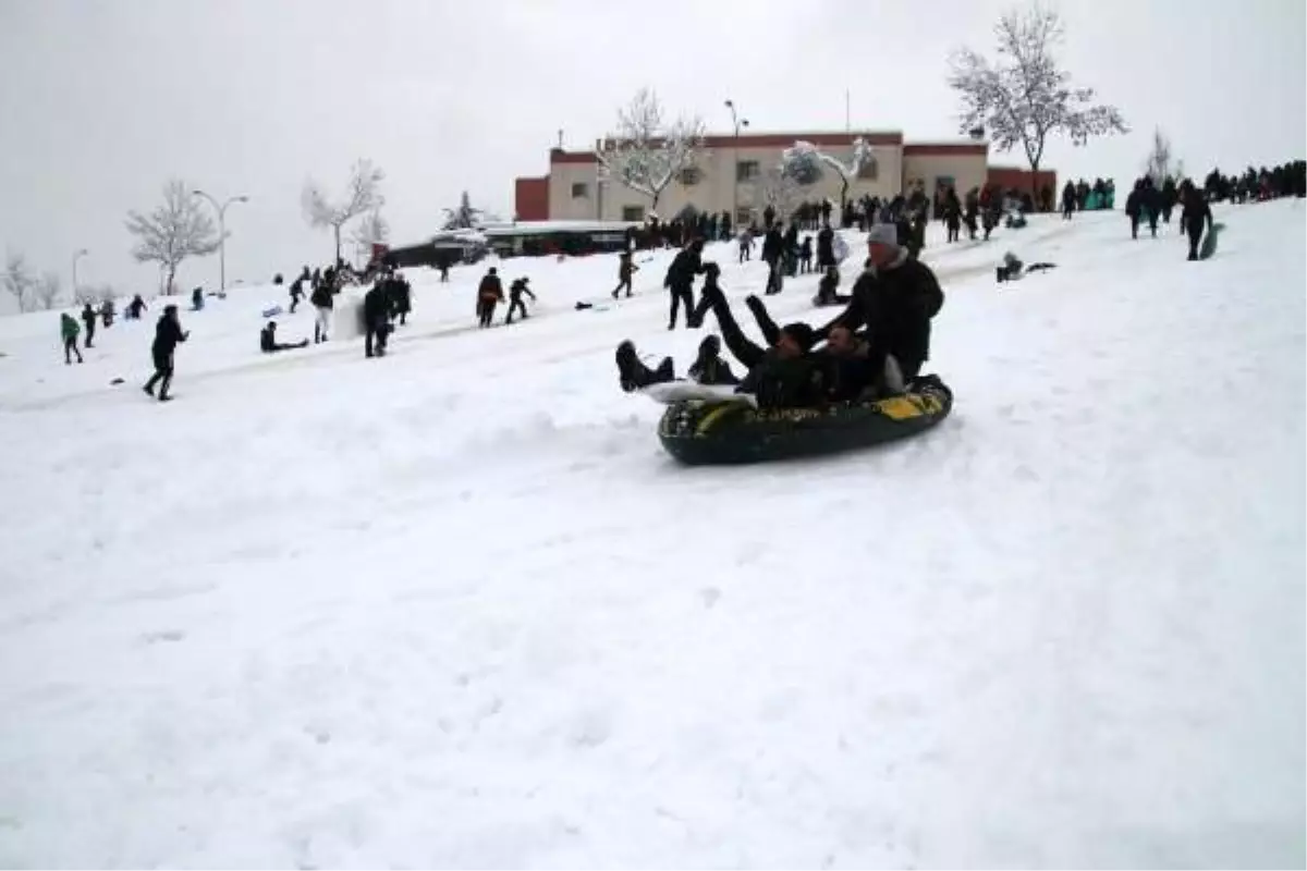 Karda rafting yaptılar