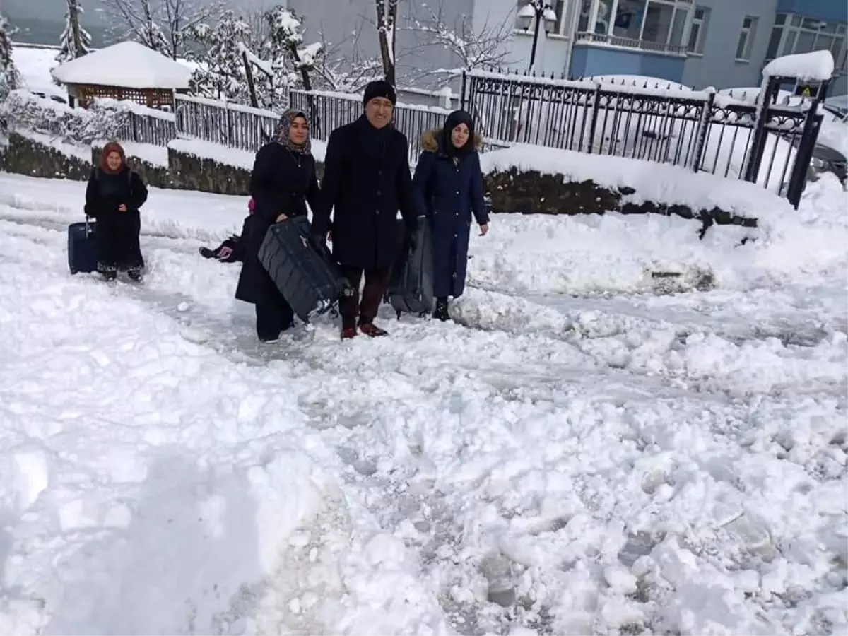 Kendilerine yardım eden rektörü tanımayıp "Teşekkür ederiz amca" dediler