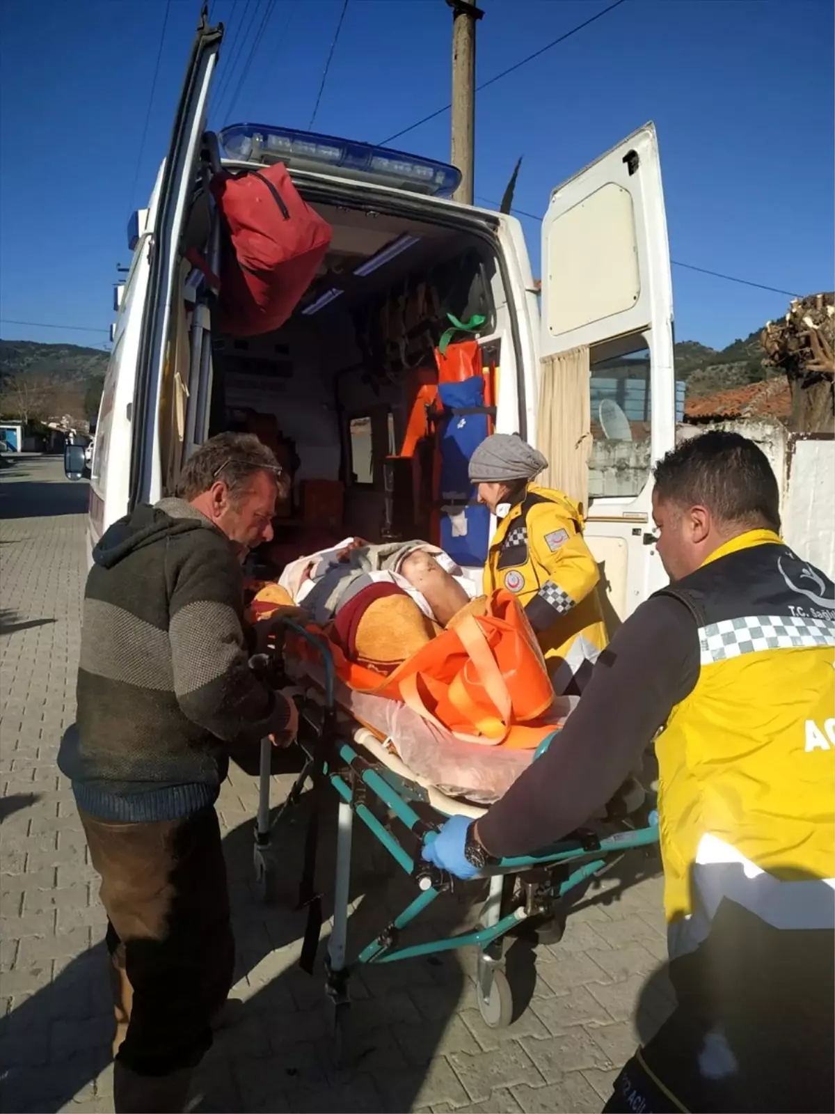 Muğla\'da yemek yaparken vücudu yanan kadın ambulans uçakla nakledildi