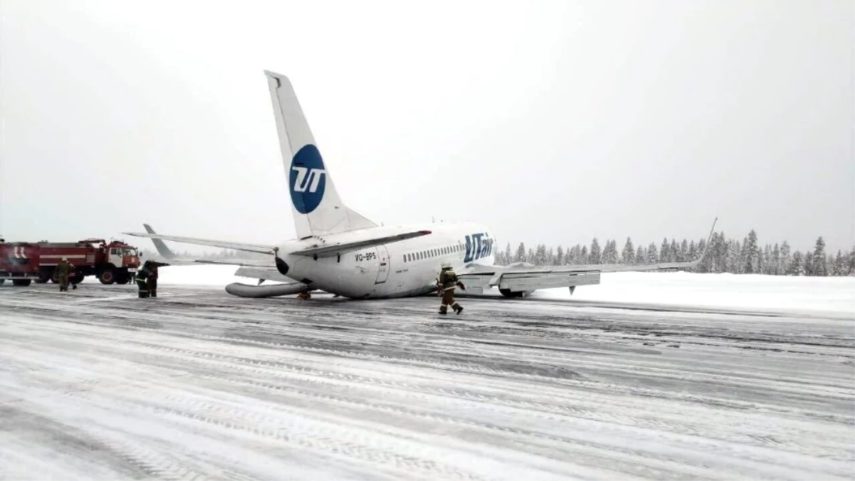 Rus yolcu uçağının kuyruğu piste çarptı, o anlar kamerada