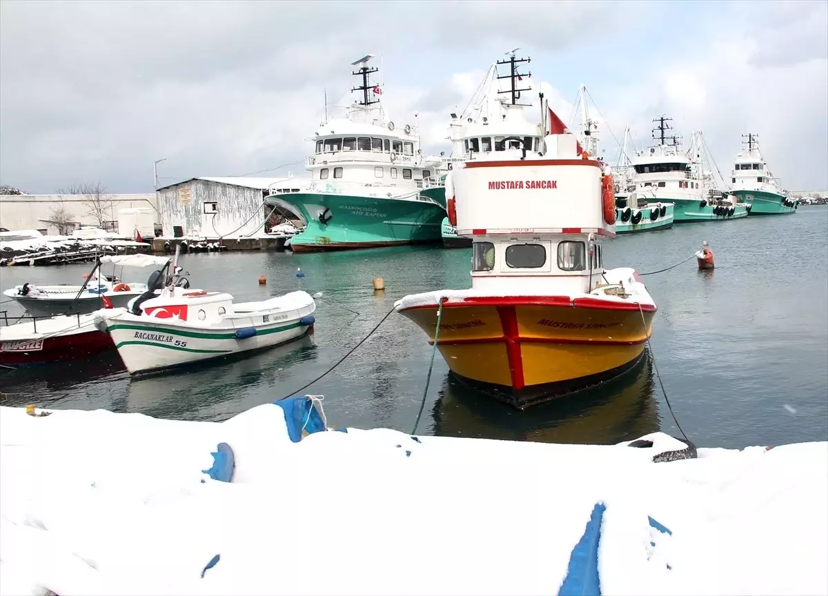 Samsun kar yağışıyla beyaza büründü