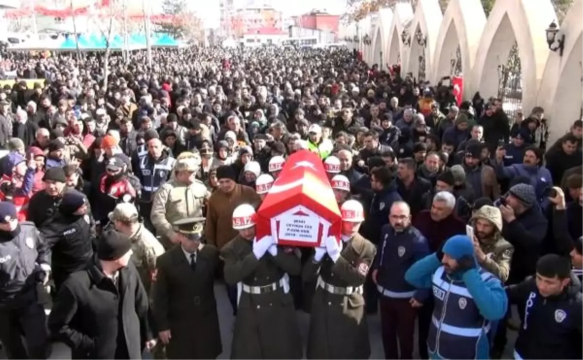 Şehit uzman onbaşı, son yolculuğuna uğurlandı