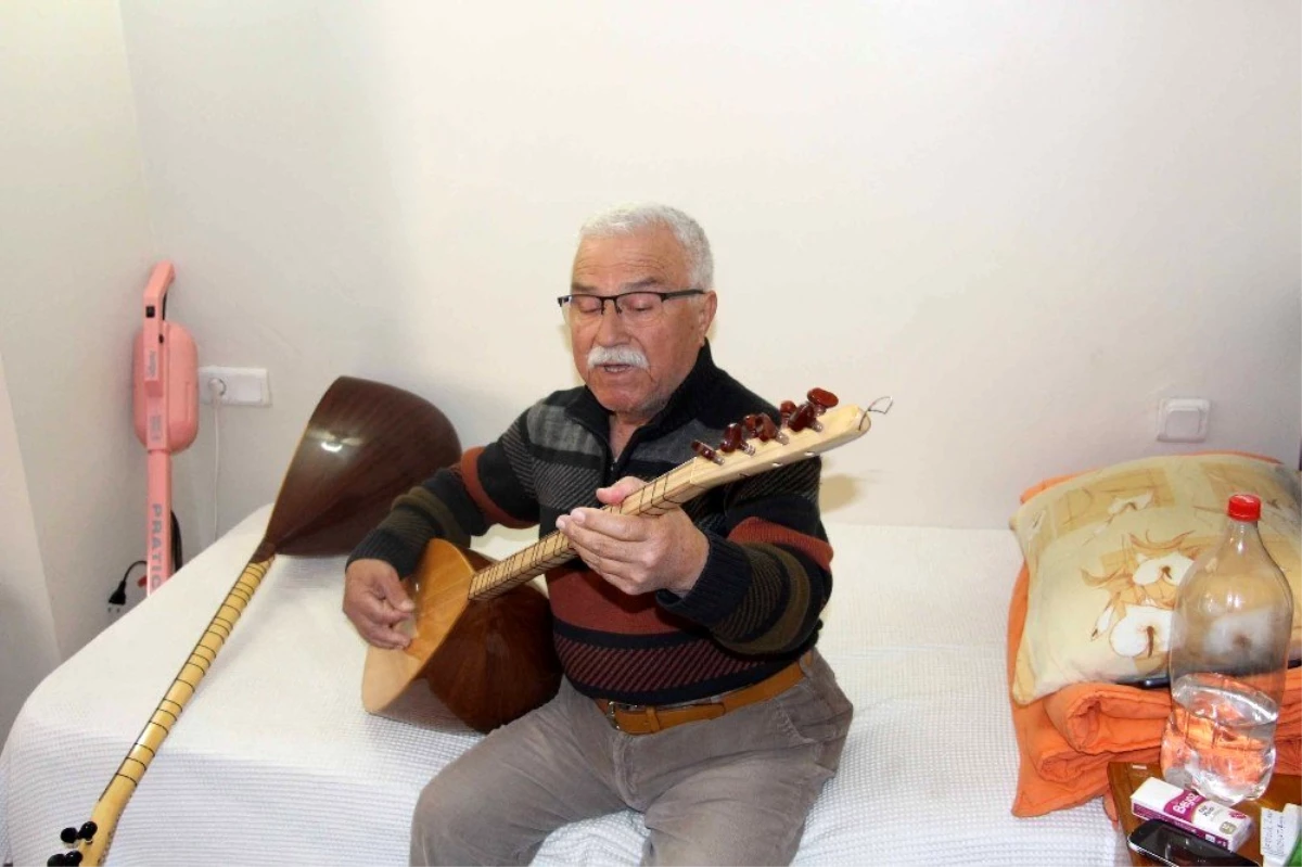Ses sanatçısı Kazım Alkar, 11 yıldır otel odasında yaşıyor