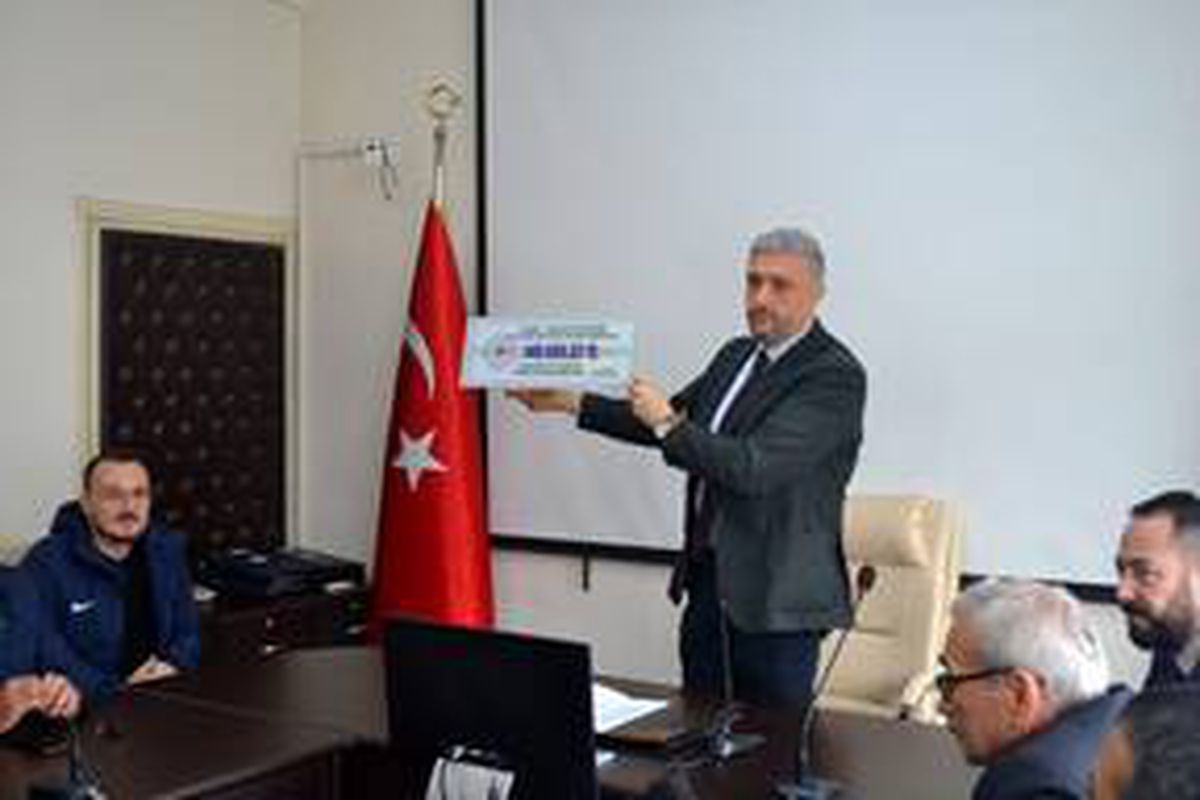 Simav\'dan Elazığ ve Malatya\'daki depremzedelere yardım