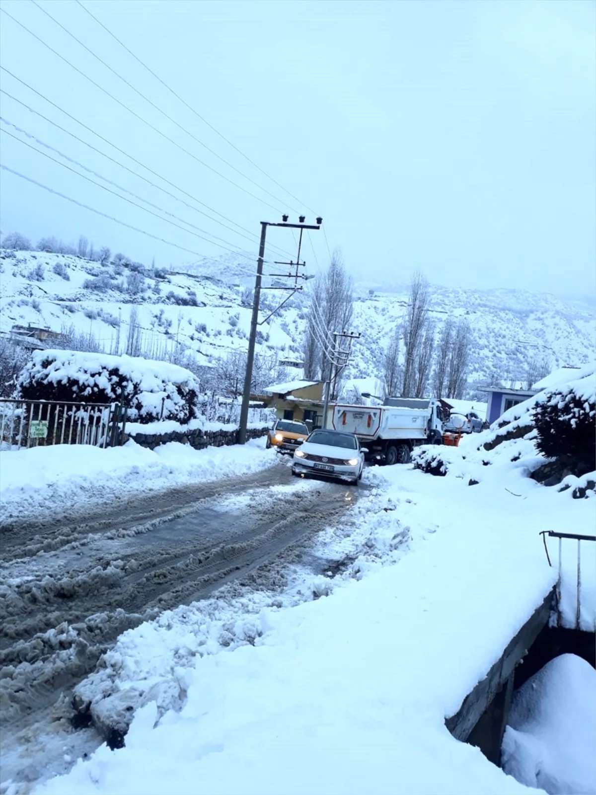 Şırnak\'ta kar yağışı ulaşımı olumsuz etkiledi