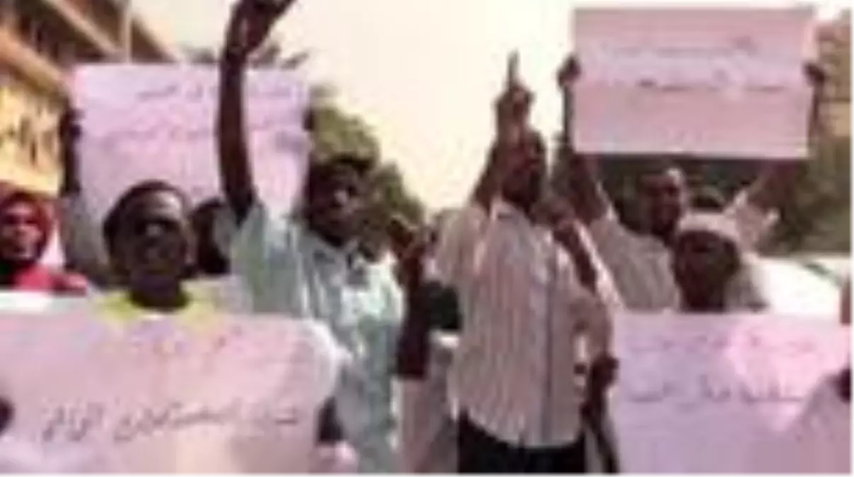 Sudanlılar İsrail ile ilişkilerde normalleşme girişimlerini protesto etti