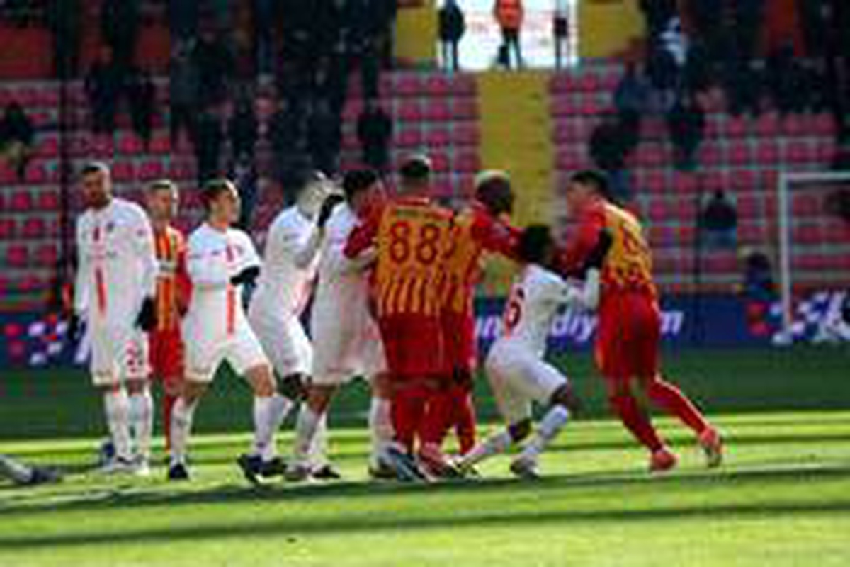 Süper Lig: HES Kablo Kayserispor: 2 - Antalyaspor: 2 (Maç sonucu)