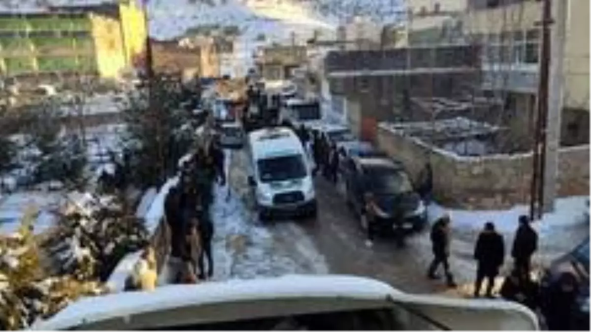 Yangında hayatını kaybeden 3 kardeş aynı mezarlığa gömüldü